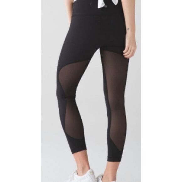 Lululemon High waisted mesh back legging tights Size 6/ Pristine - Picture 1 of 4